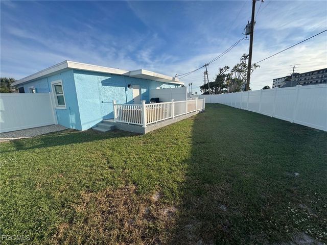113-119 Fairweather LN, Fort Myers Beach, FL 33931