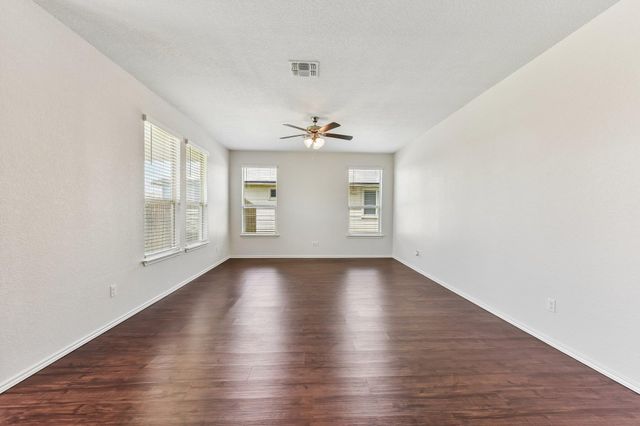 105 GREEN JAY DR, Jarrell, TX 76537