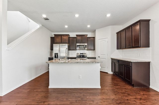105 GREEN JAY DR, Jarrell, TX 76537