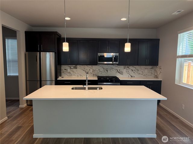 292 NE Shadowhawk Lane, Bremerton, WA 98311
