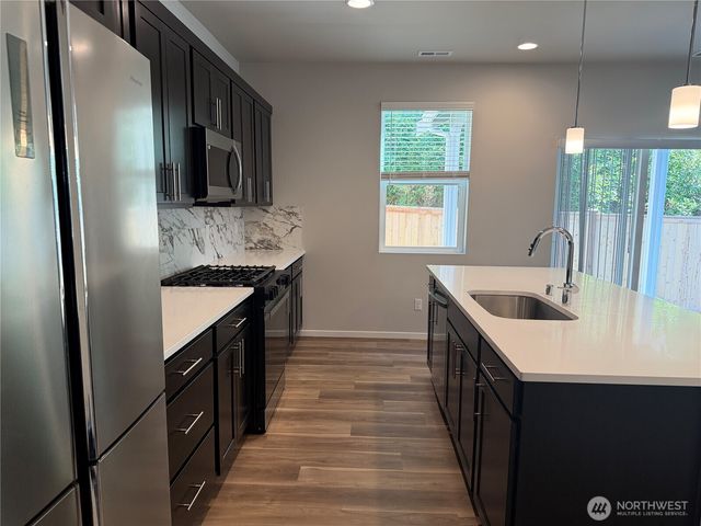 292 NE Shadowhawk Lane, Bremerton, WA 98311