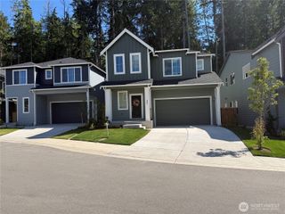 292 NE Shadowhawk Lane, Bremerton, WA 98311