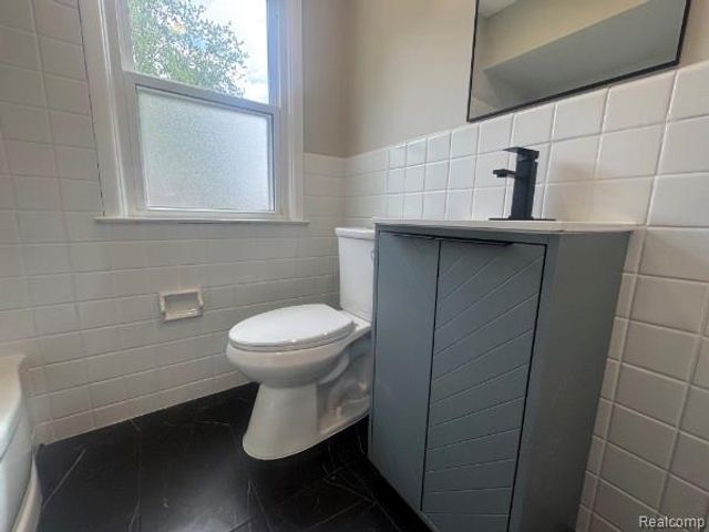 23545 Parklawn Street, Oak Park, MI 48237
