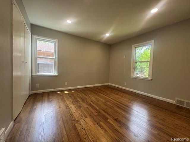 23545 Parklawn Street, Oak Park, MI 48237