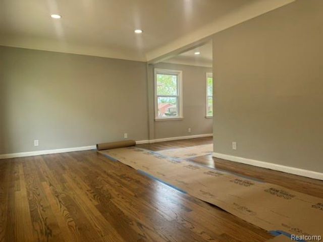 23545 Parklawn Street, Oak Park, MI 48237
