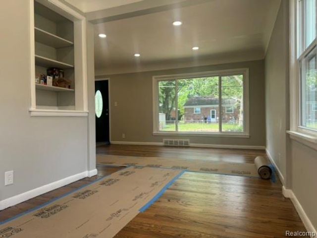 23545 Parklawn Street, Oak Park, MI 48237