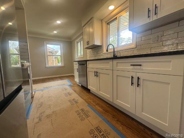 23545 Parklawn Street, Oak Park, MI 48237