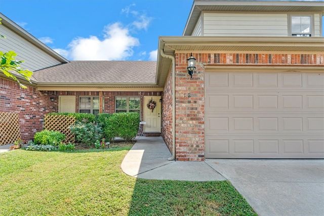 212 & 214 Copper Oaks Drive, Centerton, AR 72719