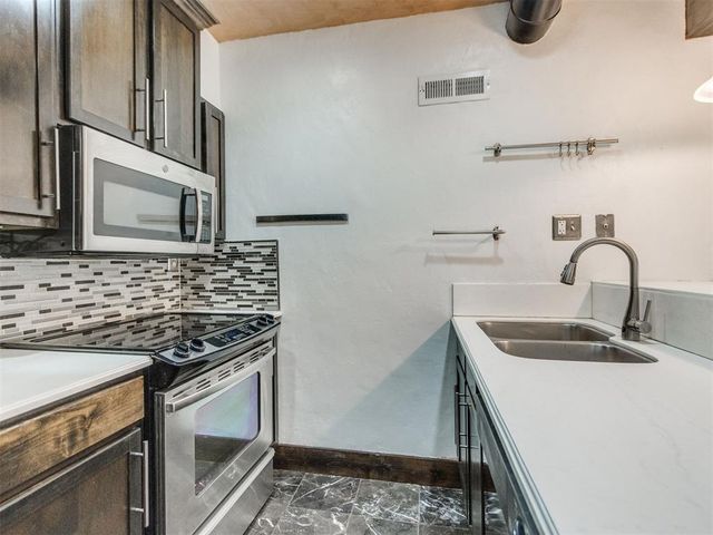 931 NW 7th Street 207, Oklahoma City, OK 73106