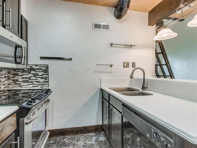 931 NW 7th Street 207, Oklahoma City, OK 73106