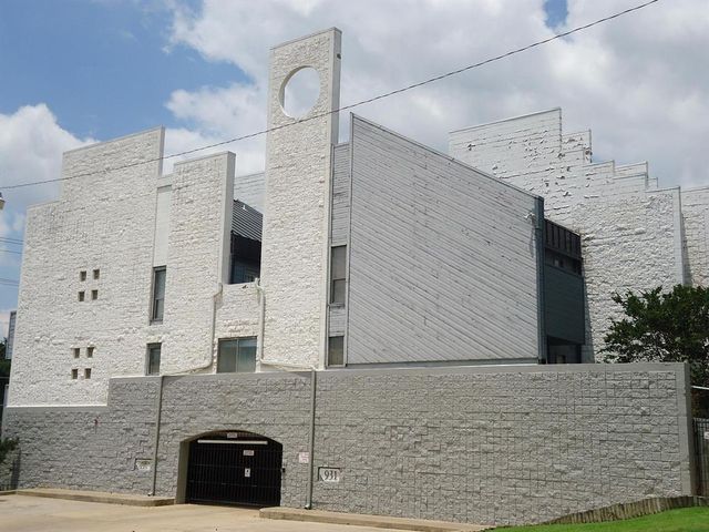 931 NW 7th Street 207, Oklahoma City, OK 73106