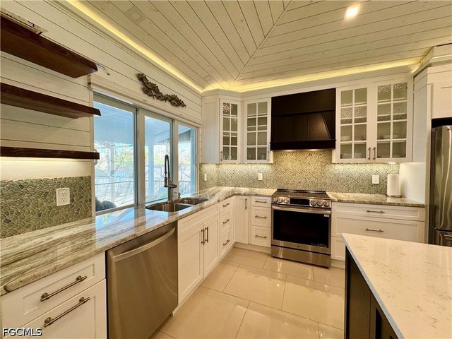 8065 Lagoon RD, Fort Myers Beach, FL 33931