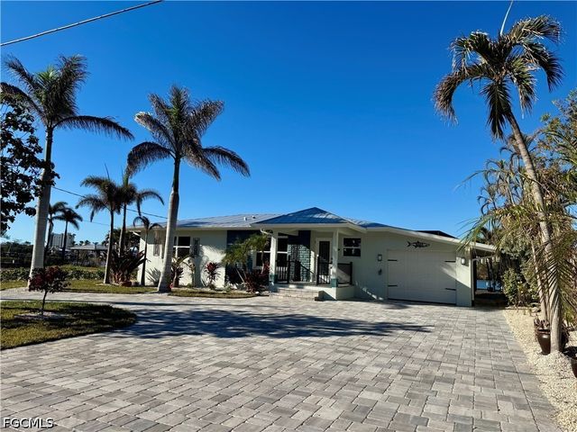 8065 Lagoon RD, Fort Myers Beach, FL 33931