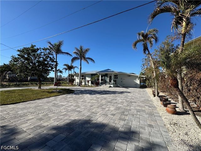 8065 Lagoon RD, Fort Myers Beach, FL 33931