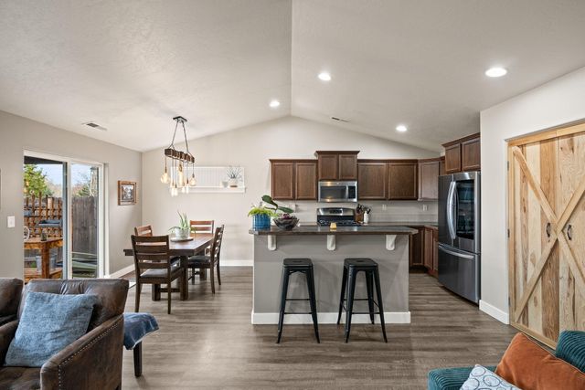 21386 NE Eagle Crossing Avenue, Bend, OR 97701