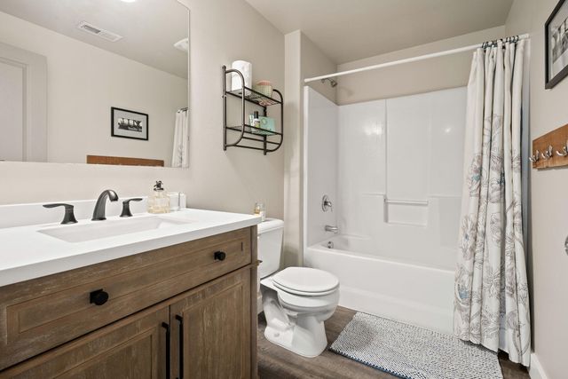 21386 NE Eagle Crossing Avenue, Bend, OR 97701