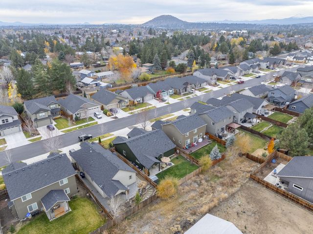 21386 NE Eagle Crossing Avenue, Bend, OR 97701