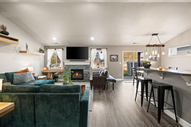 21386 NE Eagle Crossing Avenue, Bend, OR 97701