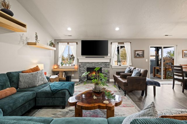 21386 NE Eagle Crossing Avenue, Bend, OR 97701