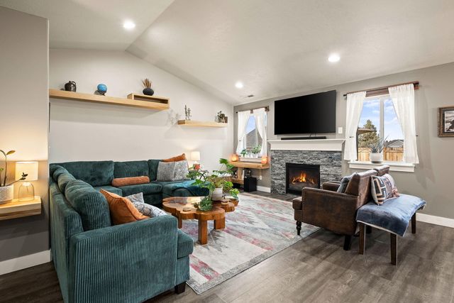 21386 NE Eagle Crossing Avenue, Bend, OR 97701