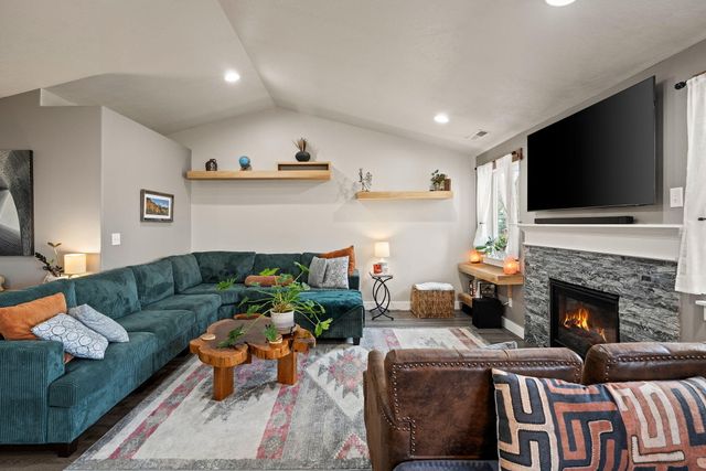 21386 NE Eagle Crossing Avenue, Bend, OR 97701