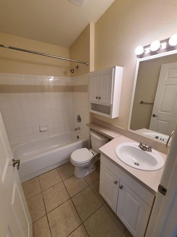 36122 LAKE CHASE BOULEVARD 203, Zephyrhills, FL 33541
