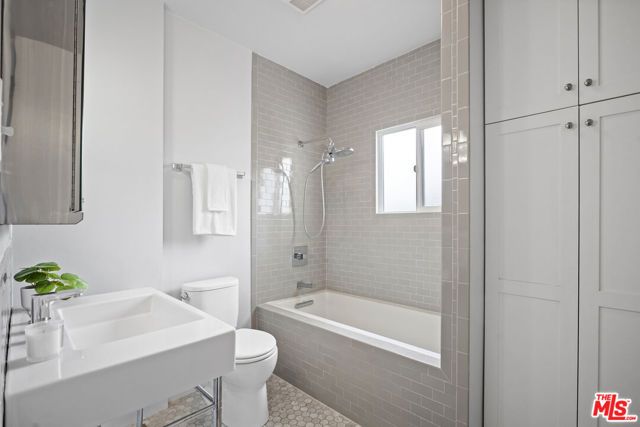 949 N Avenue 49, Los Angeles, CA 90042