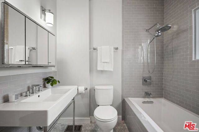 949 N Avenue 49, Los Angeles, CA 90042