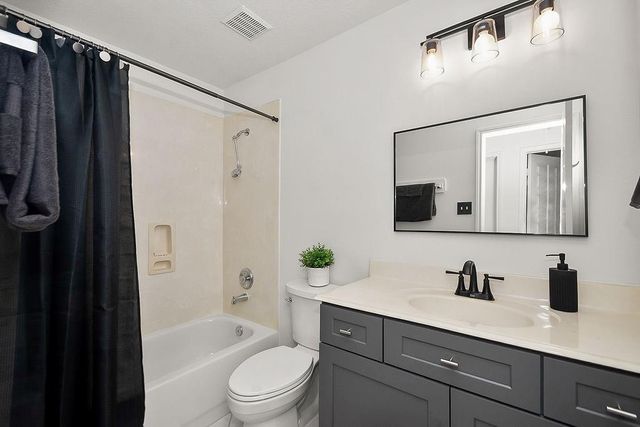 3218 Windy Cape Lane, League City, TX 77573