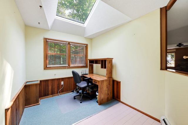 4 Ladyslipper Ln, Hadley, MA 01035