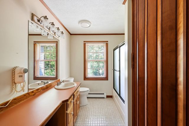 4 Ladyslipper Ln, Hadley, MA 01035