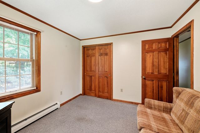 4 Ladyslipper Ln, Hadley, MA 01035