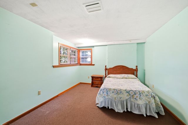 4 Ladyslipper Ln, Hadley, MA 01035