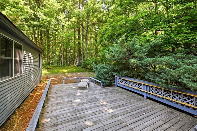 4 Ladyslipper Ln, Hadley, MA 01035