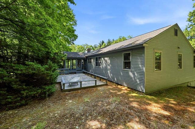 4 Ladyslipper Ln, Hadley, MA 01035
