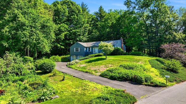 4 Ladyslipper Ln, Hadley, MA 01035