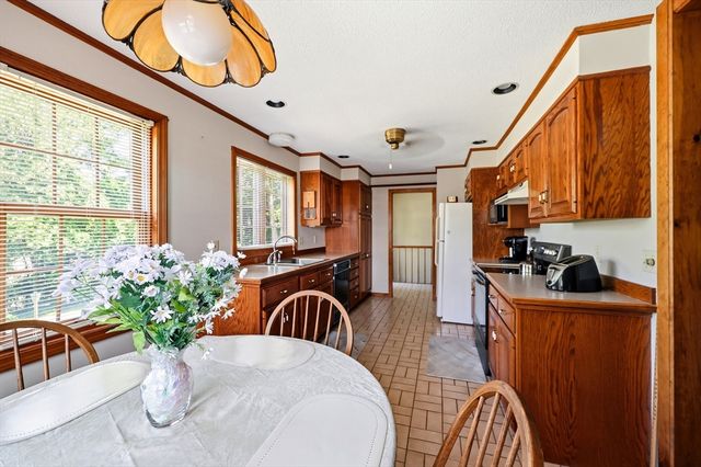 4 Ladyslipper Ln, Hadley, MA 01035
