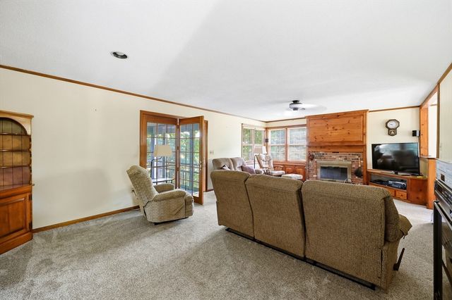 4 Ladyslipper Ln, Hadley, MA 01035