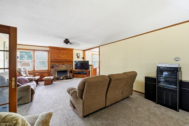 4 Ladyslipper Ln, Hadley, MA 01035