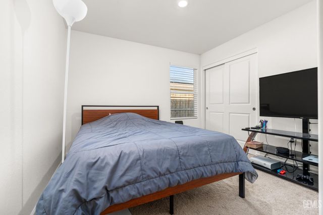 8611 Lacuna Coil Avenue, Bakersfield, CA 93311