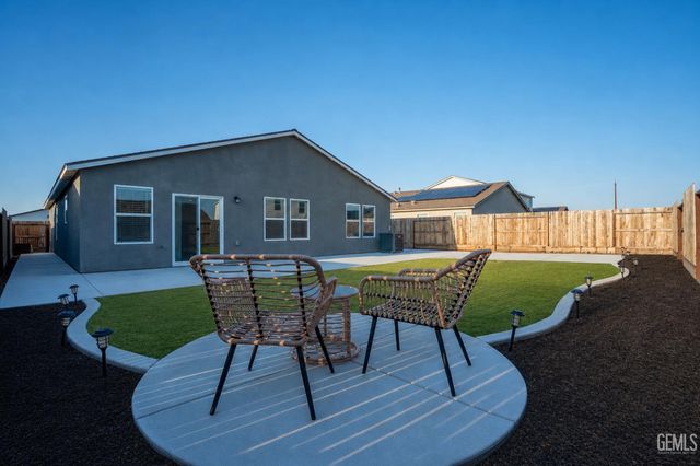 8611 Lacuna Coil Avenue, Bakersfield, CA 93311