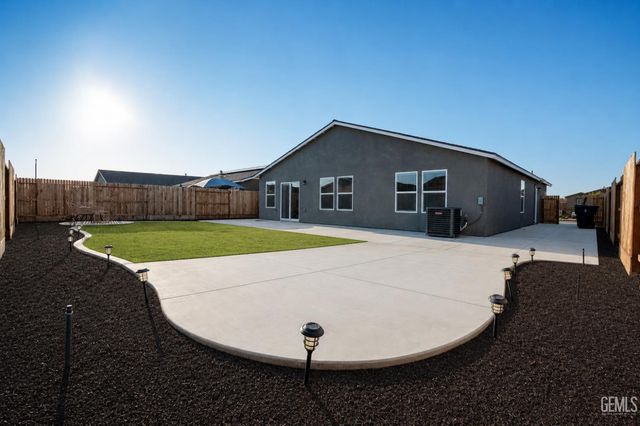 8611 Lacuna Coil Avenue, Bakersfield, CA 93311