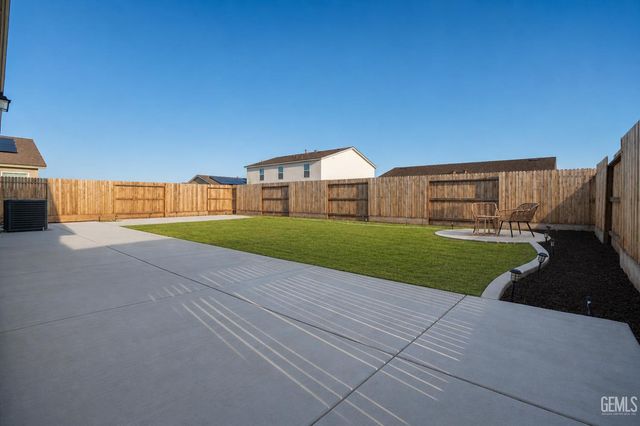 8611 Lacuna Coil Avenue, Bakersfield, CA 93311