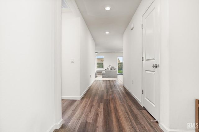 8611 Lacuna Coil Avenue, Bakersfield, CA 93311