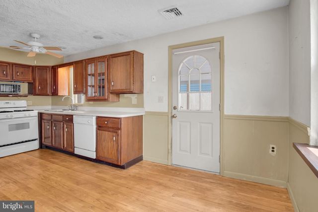 2010 HIGHLAND CIR, Camp Hill, PA 17011