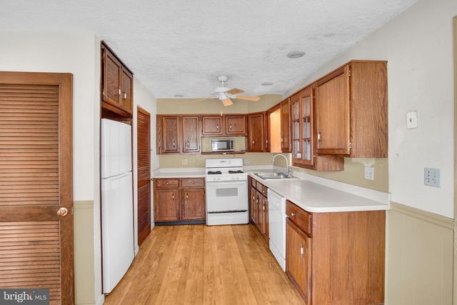 2010 HIGHLAND CIR, Camp Hill, PA 17011