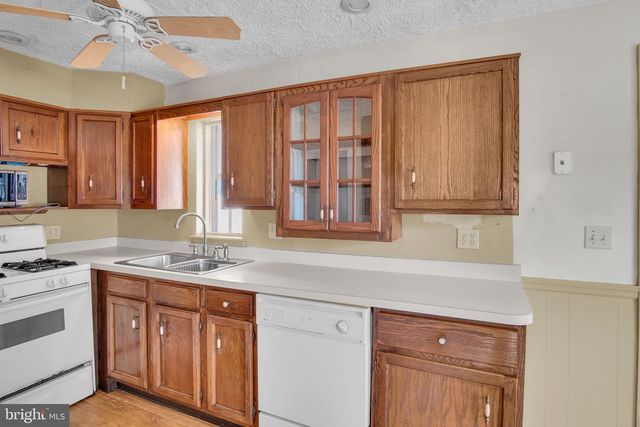 2010 HIGHLAND CIR, Camp Hill, PA 17011