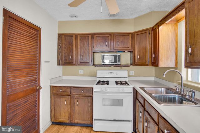 2010 HIGHLAND CIR, Camp Hill, PA 17011