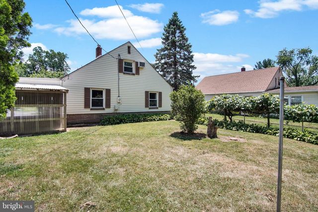 2010 HIGHLAND CIR, Camp Hill, PA 17011