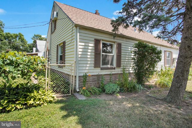 2010 HIGHLAND CIR, Camp Hill, PA 17011